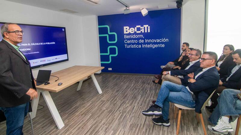 Benidorm presenta su nueva herramienta para saber cuántas personas hay en la ciudad en cada momento y gestionar mejor los recursos 