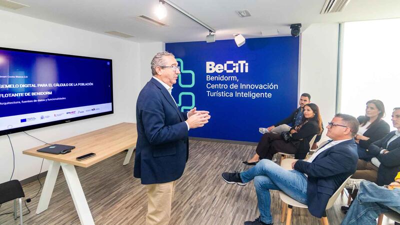 Benidorm presenta su nueva herramienta para saber cuántas personas hay en la ciudad en cada momento y gestionar mejor los recursos 