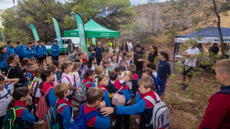 Bombas de semillas para la regeneración ambiental de la Cantera del Racó de l’Infern