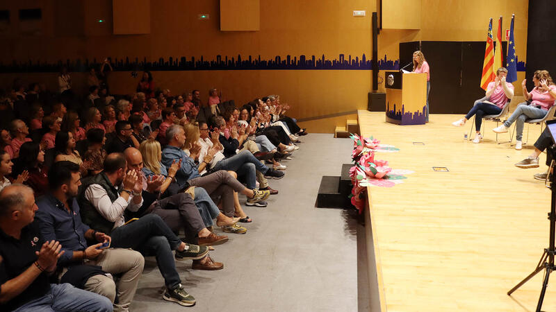 Anémona conmemora en Benidorm el Día del Cáncer de Mama reclamando una atención integral para las pacientes