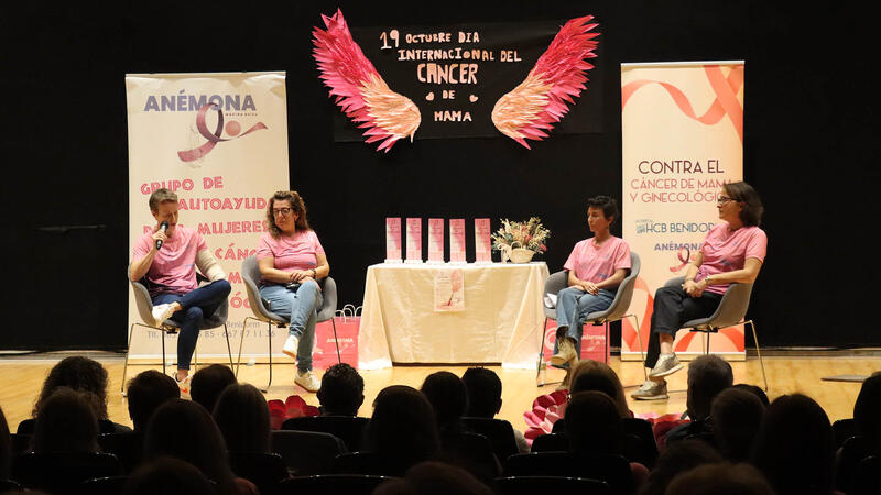 Anémona conmemora en Benidorm el Día del Cáncer de Mama reclamando una atención integral para las pacientes