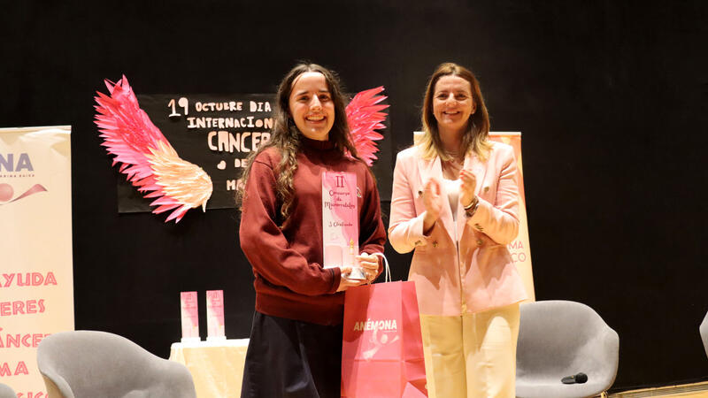 Anémona conmemora en Benidorm el Día del Cáncer de Mama reclamando una atención integral para las pacientes