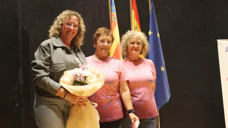 Anémona conmemora en Benidorm el Día del Cáncer de Mama reclamando una atención integral para las pacientes