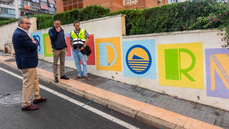 Benidorm testa en la avenida Montecarlo farolas que incorporan un tratamiento anticorrosivo frente al orín de perro