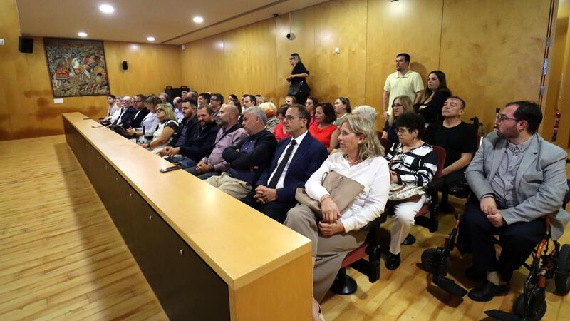 Benidorm instala en el Cruce los primeros semáforos acústicos que las personas ciegas pueden activar desde su teléfono móvil 