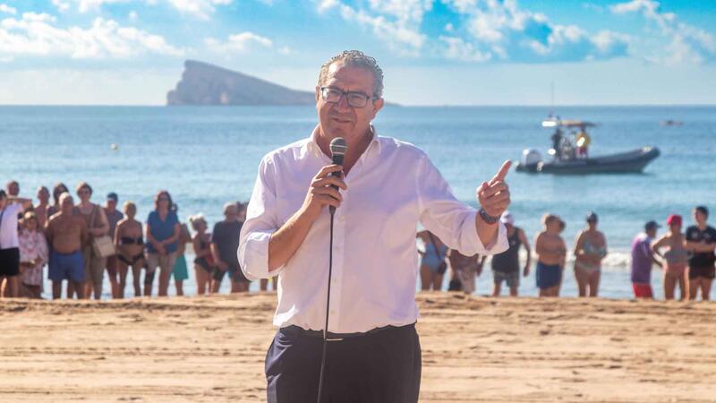 Vuelven al mar siete tortugas bobas nacidas en Benidorm el pasado verano