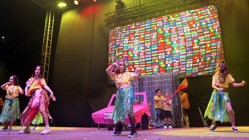 Las peñas L’Animalà, El Parotet y Malfaeners, ganadoras del Concurso de Playbacks Adulto e Infantil