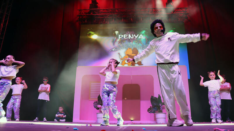 Las peñas L’Animalà, El Parotet y Malfaeners, ganadoras del Concurso de Playbacks Adulto e Infantil