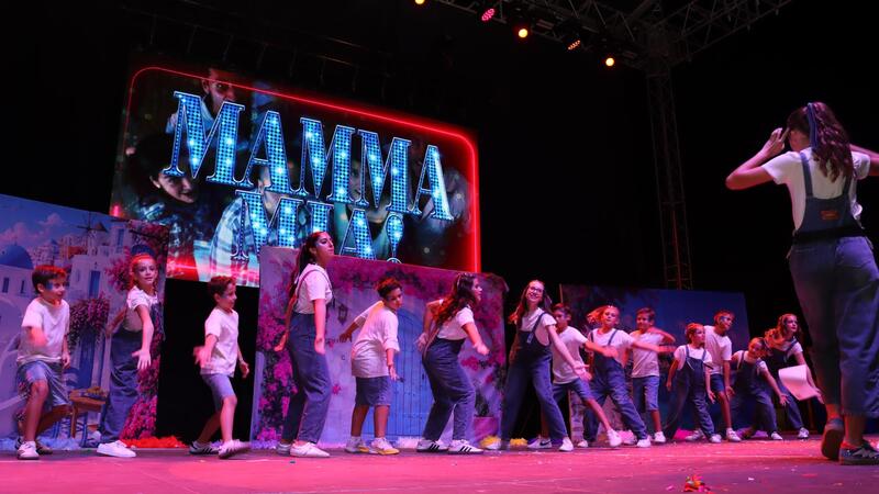 Las peñas L’Animalà, El Parotet y Malfaeners, ganadoras del Concurso de Playbacks Adulto e Infantil