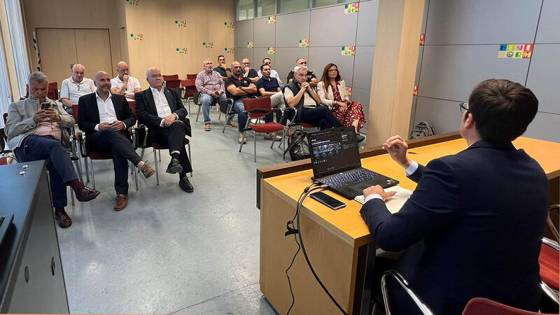 La Generalitat testará en Benidorm un proyecto piloto para modernizar la gestión del taxi con datos en tiempo real
