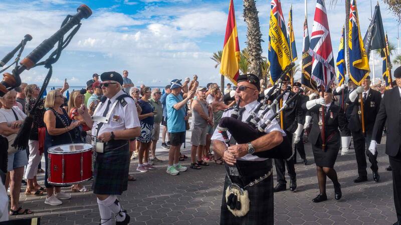 Benidorm acompaña a la Royal British Legion en su homenaje anual del ‘Poppy Appeal’  