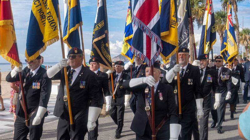 Benidorm acompaña a la Royal British Legion en su homenaje anual del ‘Poppy Appeal’  