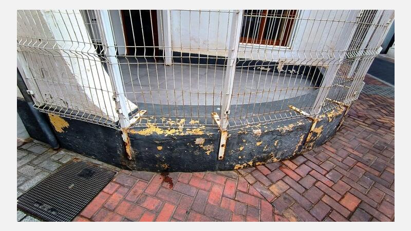 El PSOE denuncia la falta de mantenimiento exterior del Hogar del Camarada