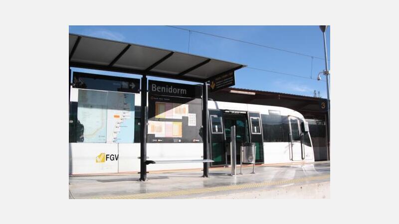 Benidorm inicia el reparto de 20.000 mascarillas entre trabajadores usuarios del transporte público