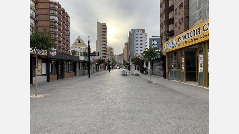Calle Gerona tramo peatonal sentido avenida de Europa