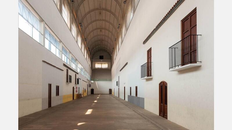 Palacio deportes l´Illa. Calle de la pelota