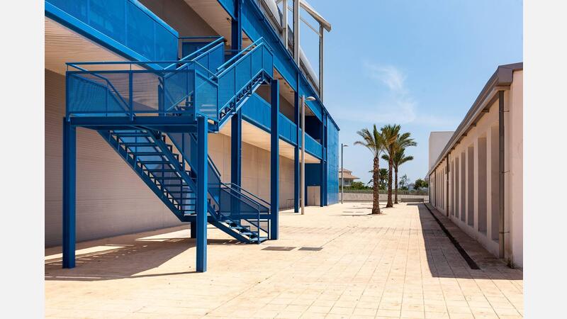 Palacio deportes l´Illa. Escaleras acceso pabellón 