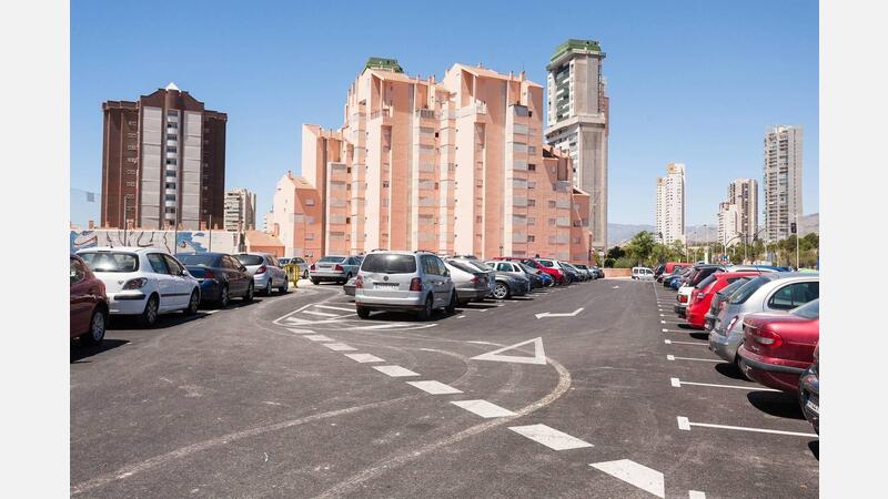Parking avda. Paraguay con Vía Parque