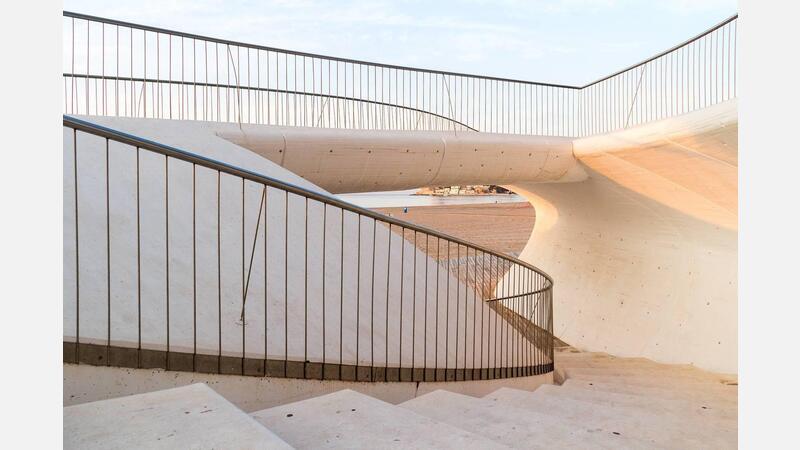 Paseo poniente. Detalle barandilla escalera