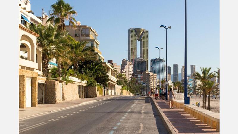 Avenida Vicente Llorca Alós. La Cala