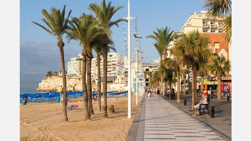 Playa y paseo de levante
