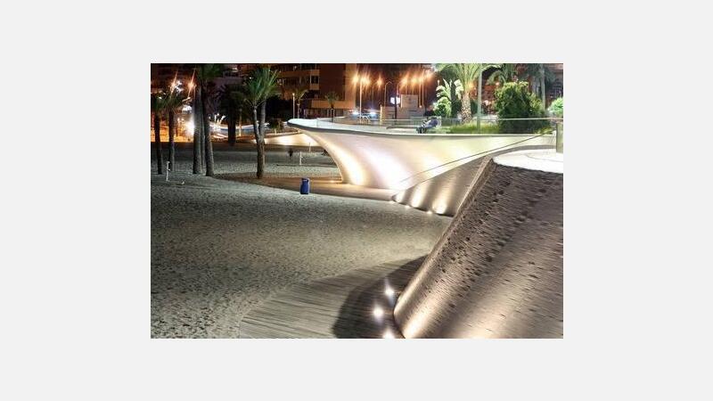 Paseo de poniente nocturna