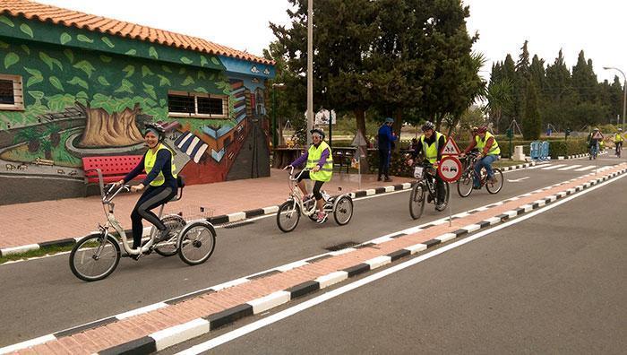 La Bici Escuela de Adultos echa a rodar en el Parque Infantil de Tráfico