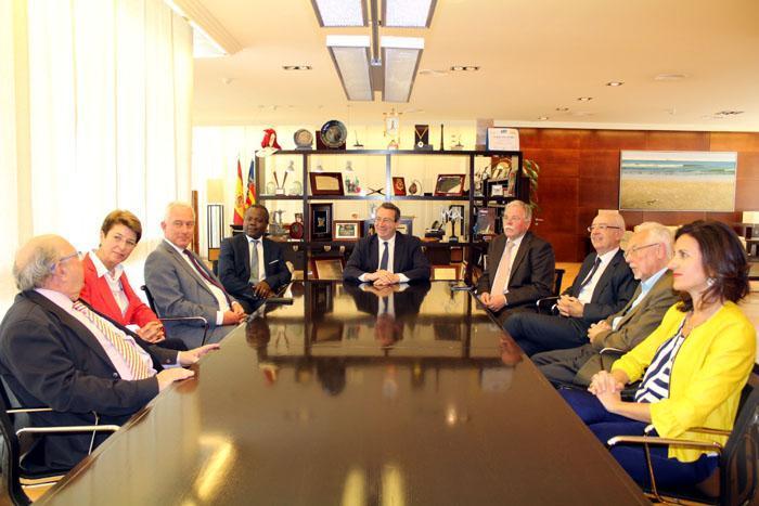 El alcalde se reúne con el cuerpo consular de siete países El alcalde se reúne con el cuerpo consular de siete países