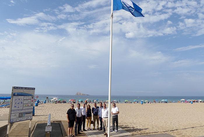 Izadas las banderas azules en las playas de Levante, Poniente y Mal Pas de Benidorm