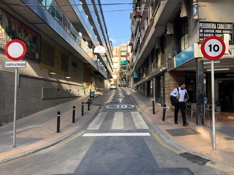 Movilidad cambia el sentido del tráfico en parte de la calle Mercado para mejorar el acceso al barrio de El Campo