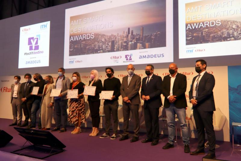 Ganadores en las diferentes categorías junto a los representantes de la AMT Ganadores en las diferentes categorías junto a los representantes de la AMT
