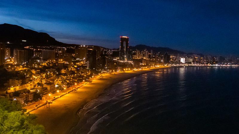 Benidorm ofrece una hora gratuita en más de 1.100 plazas de los 4 ‘parkings’ públicos por consumir en la ciudad