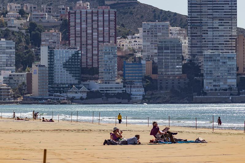 Benidorm fija el horario de apertura de las playas y calas: desde las 07.00 a las 22.30 horas