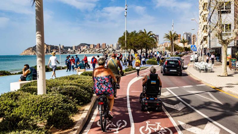 Benidorm recibe de la Diputación medio millón de euros para incrementar los recursos de Bienestar Social Benidorm recibe de la Diputación medio millón de euros para incrementar los recursos de Bienestar Social