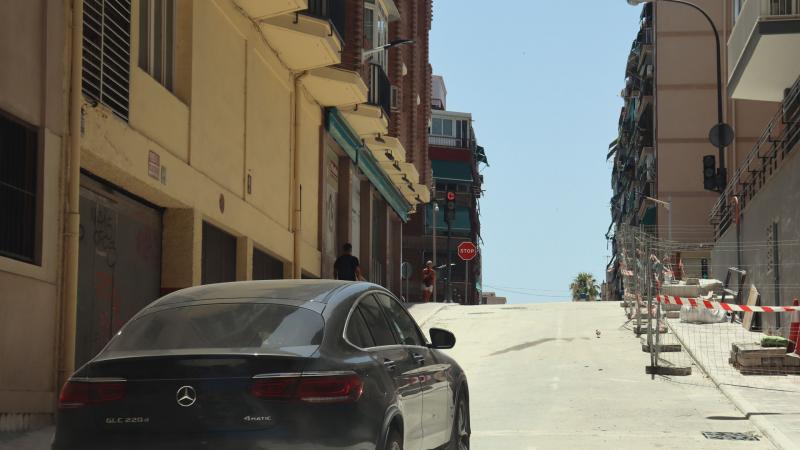 Benidorm finaliza esta semana la urbanización de la calle Ondulada con el asfaltado y señalización . Imagen de la calle Ondulada en Benidorm.