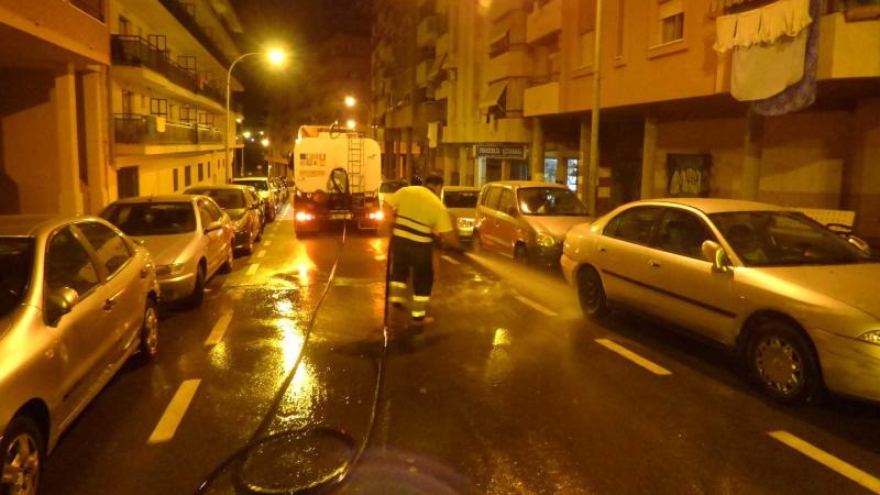 Benidorm refuerza los servicios de limpieza y recogida de residuos en la temporada estival. Benidorm refuerza los servicios de limpieza y recogida de residuos en la temporada estival.