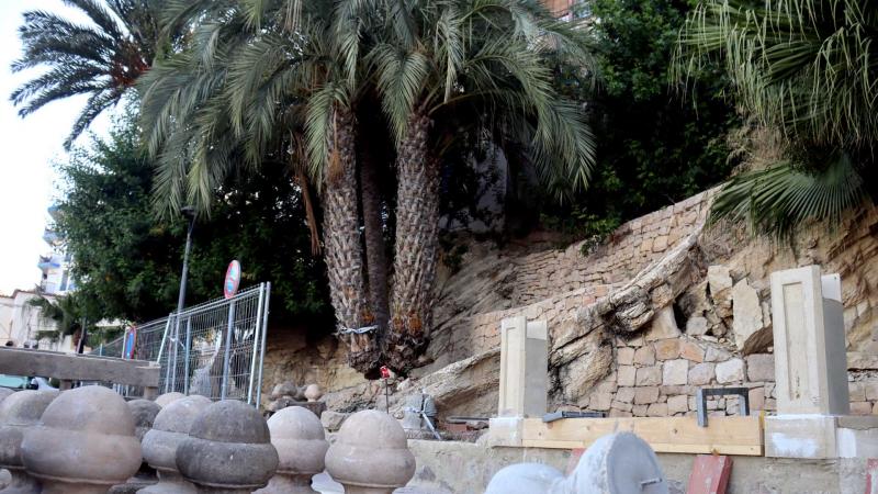 Benidorm recupera la balaustrada de Poniente para la zona ajardinada del Paseo de Colón, que gana protagonismo. Paseo de Colón