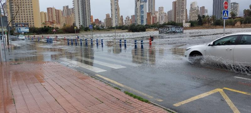 Benidorm recibirá una subvención de 30.000 euros de la Diputación para ampliar la red de pluviales y mejorar el drenaje en la avenida Bernat de Sarrià. Avenida Bernàt de Sarrià