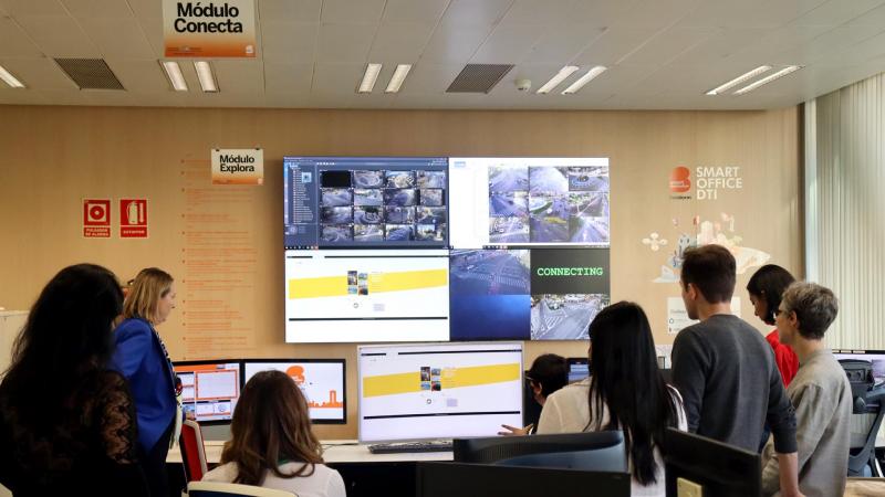 Una delegación de ciudades brasileñas se interesa por el modelo de gestión del DTI en la Smart Office. Smart Office del Ayuntamiento de Benidorm.