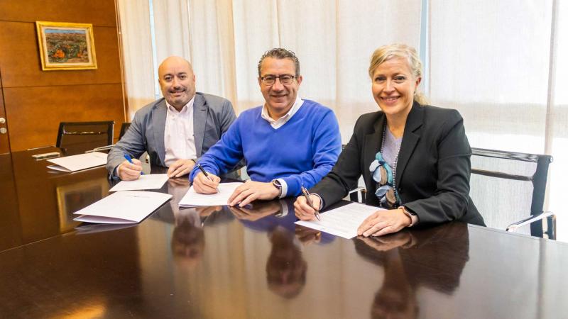 El concurso de escaparatismo navideño repartirá este año más de 11.000 euros entre los establecimientos participantes. El concurso de escaparatismo navideño repartirá este año más de 11.000 euros entre los establecimientos participantes.