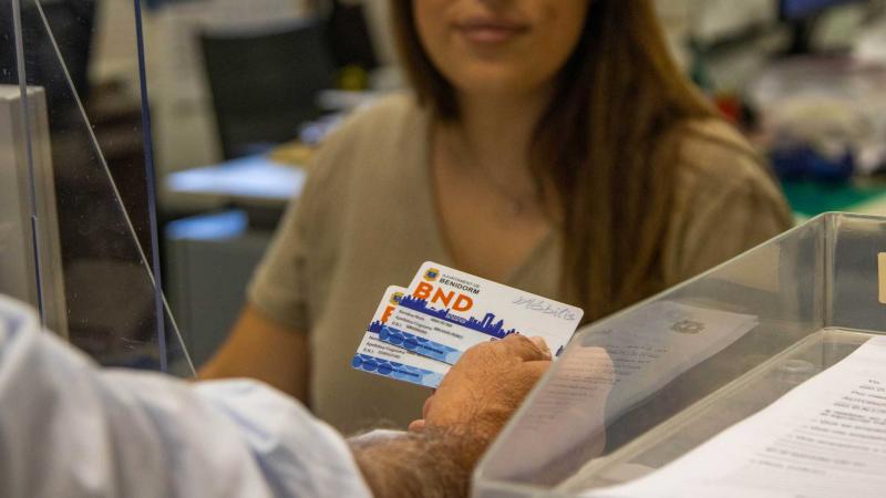 Benidorm abre a todas las edades la solicitud de la ‘Tarjeta Ciudadana’ Tarjeta Ciudadana.