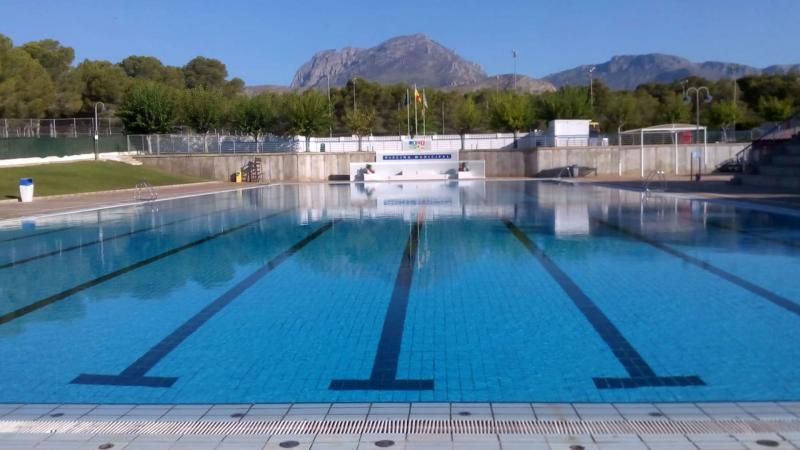 Benidorm solicita dos subvenciones para la mejora de la piscina municipal y la sustitución de la cubierta del trinquet Vicente Pérez Devesa. Piscina Municipal.