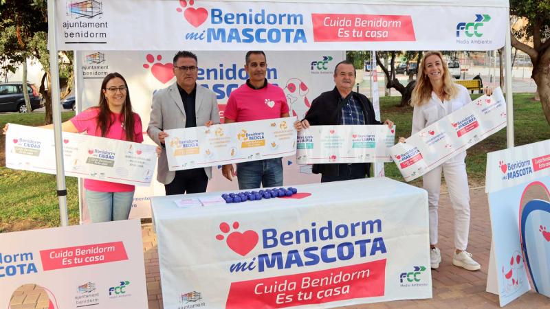 Benidorm inicia una campaña de concienciación dirigida a los propietarios de mascotas para mantener limpia la ciudad Benidorm inicia una campaña de concienciación dirigida a los propietarios de mascotas para mantener limpia la ciudad