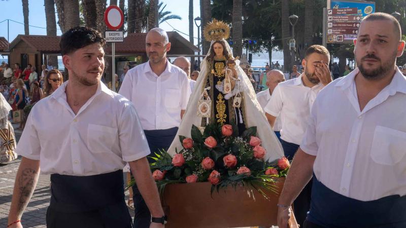 Ofrenda a la Virgen del Carmen. Ofrenda a la Virgen del Carmen.