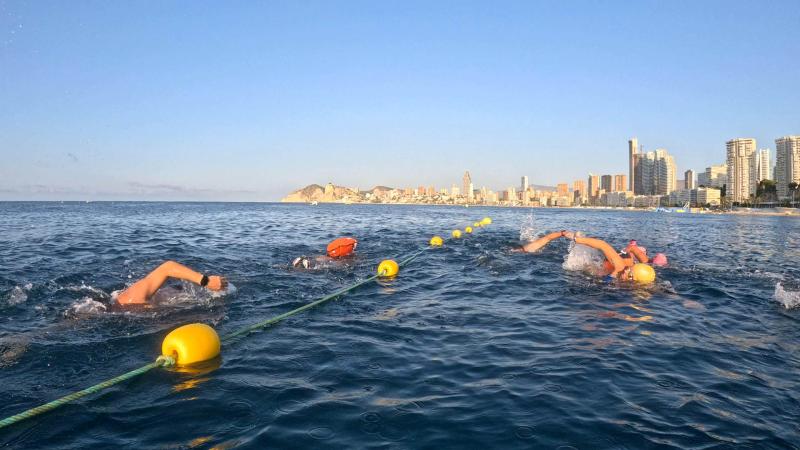 Benidorm amplía el canal de nado en la playa de Poniente 