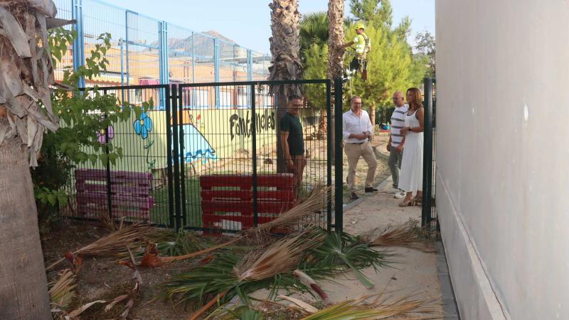 Benidorm mejora la jardinería de 18 centros educativos antes del inicio del curso escolar Benidorm mejora la jardinería de 18 centros educativos antes del inicio del curso escolar