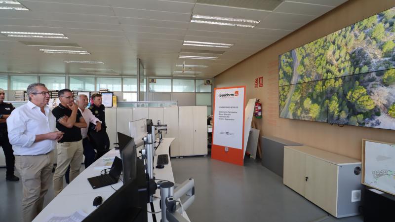 Benidorm limpia el tramo urbano de los barrancos ante la llegada del otoño para prevenir los efectos de posibles gotas frías