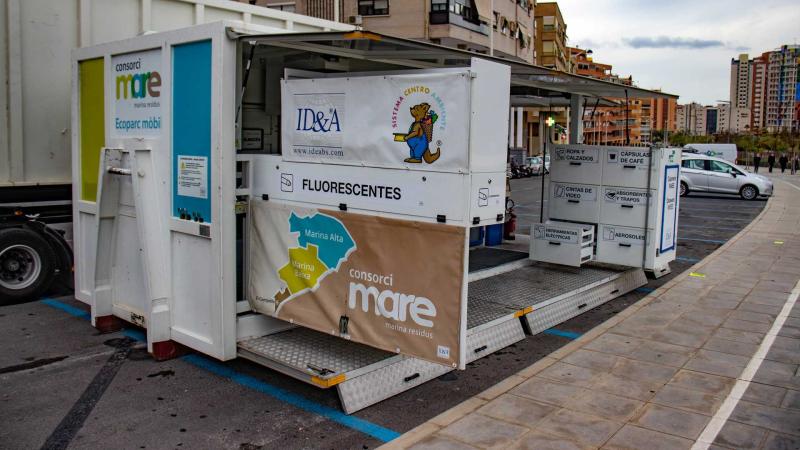 Benidorm firma un convenio con el Consorcio de Residuos y FCC para gestionar la recogida de aceite doméstico usado y residuo textil Benidorm firma un convenio con el Consorcio de Residuos y FCC para gestionar la recogida de aceite doméstico usado y residuo textil