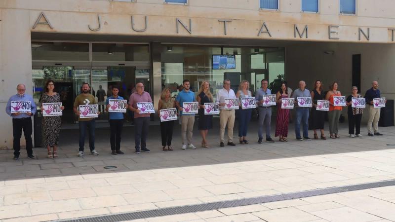 Minuto de silencio en Benidorm para condenar el crimen machista de una mujer en Motril Minuto de silencio en Benidorm para condenar el crimen machista de una mujer en Motril