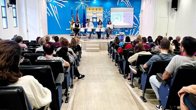 Una mesa redonda sobre el trabajo en red inaugura los actos de la Semana de la Salud Mental en Benidorm